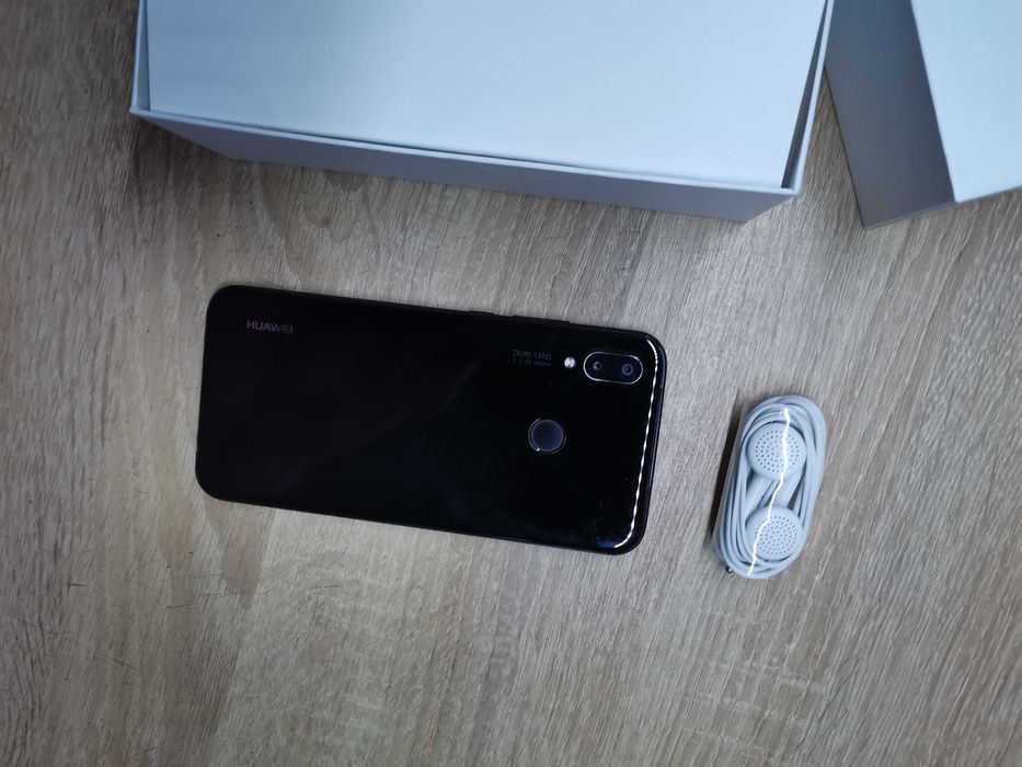 Телефон Huawei p20 8/4 blue