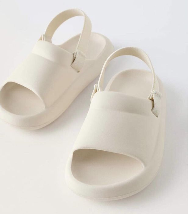 Sandaly ZARA 28 z gumowatym wykonczeniem