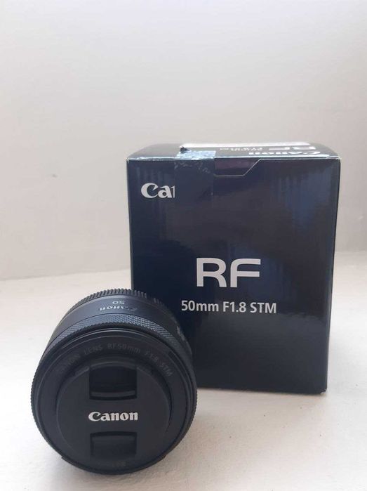 Фотоапарат Canon EOS R10 body та Об'єктив Canon RF 50 mm f/1.8 STM