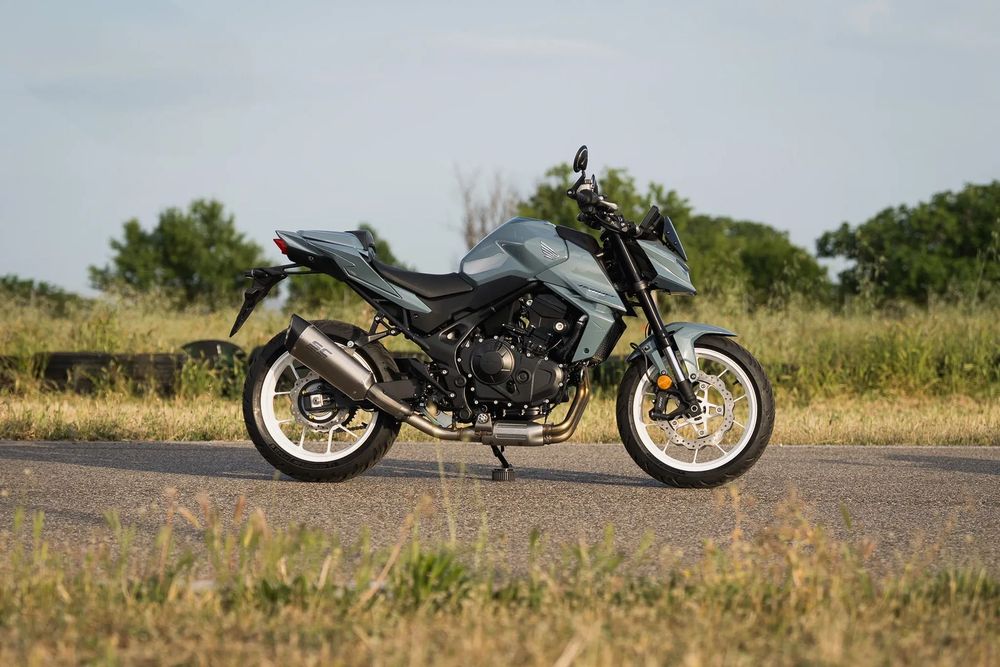 Honda CB  750 Hornet - dream garage