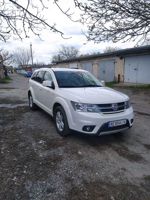 Автомобиль Fiat Freemont dizel