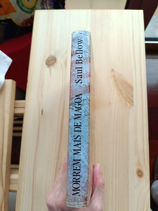 Livro "Morrem mais de mágoa" de Saul Bellow