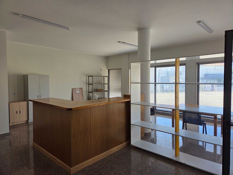 Loja comercio e serviços - Praça da Suavila