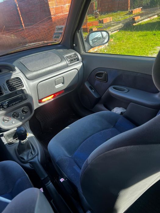 Renault clio 2 hatchback 1.2 1998