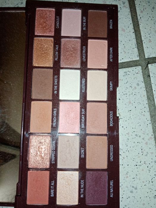 Makeup Revolution Nudes Chocolate Paleta Cieni do Powiek