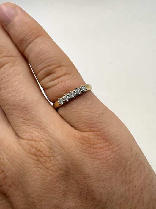Złoty pierścionek z diamentami 0,25ct