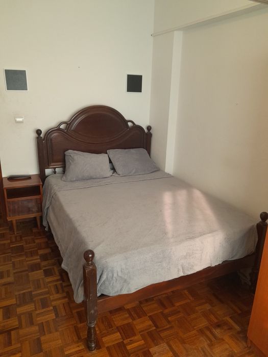 Alugo quarto para uma pessoa em Santarém