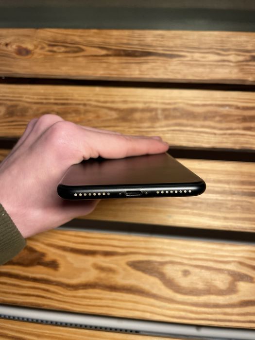 Iphone 7+ 32гб працює