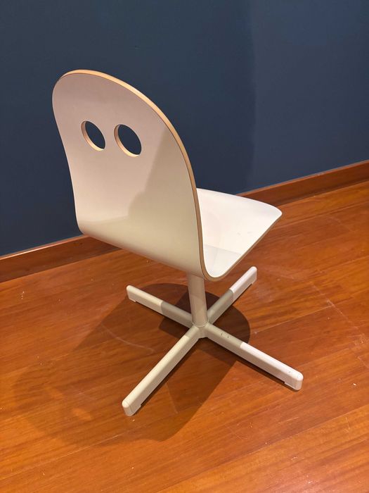 Cadeira madeira quarto criança