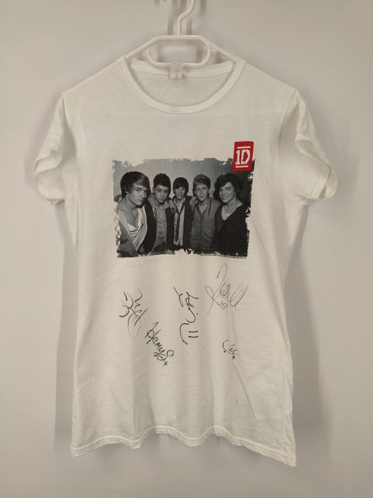 Футболка з підписами One Direction