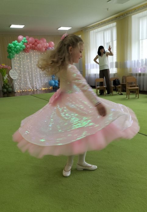 святкова сукня для дівчинки на 5-6 років