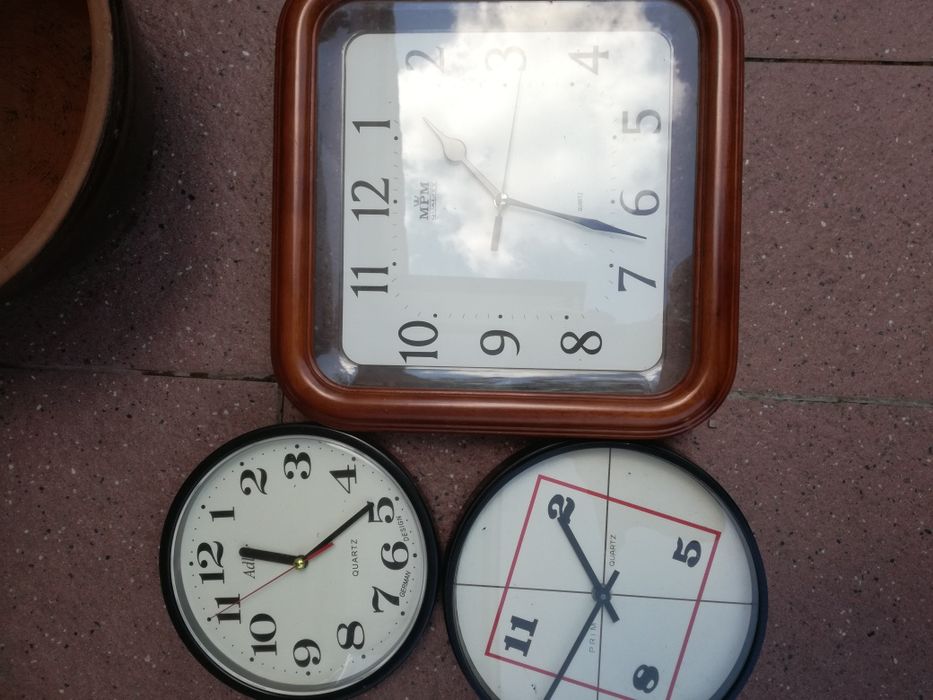 Zegary ścienne stan idealny