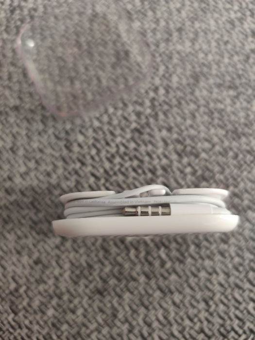 Apple EarPods com conector Lightning
