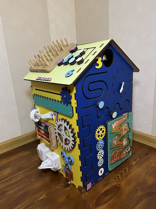 Бізібудинок (бізіборд)