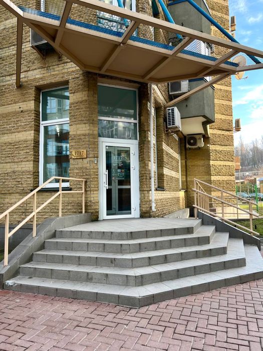 Сдам помещение!  м.Вокзальная, ул. Кудряшова, жк Времена  года