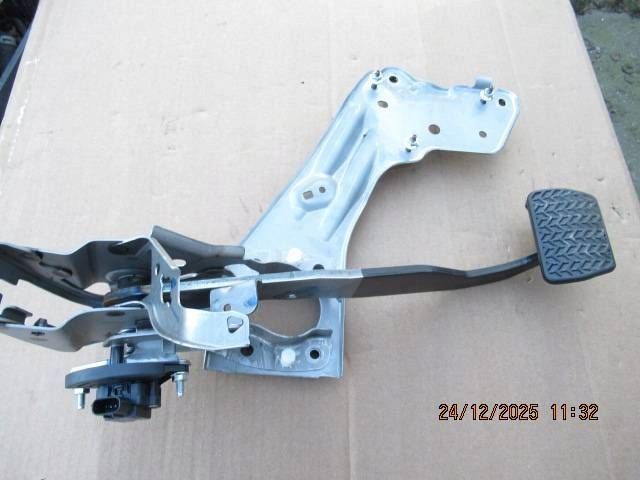 pedał hamulca toyota yaris cross 0265012547