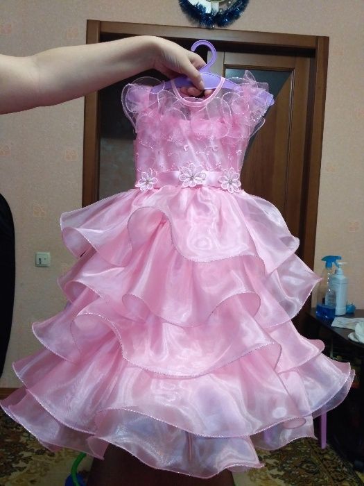 Нарядное платье на девочку