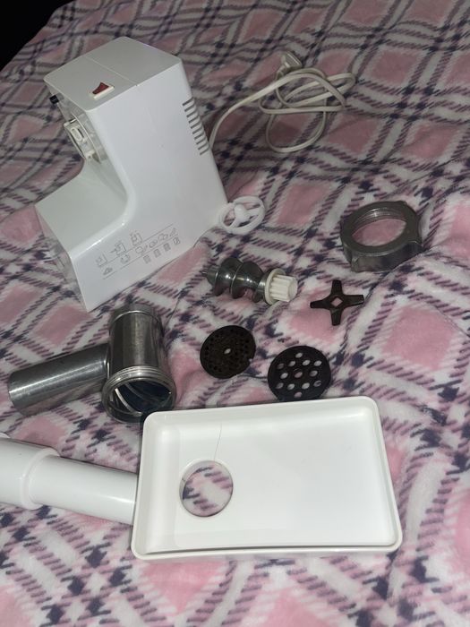 Продам мʼясорубка zelmer 687  з комплектом насадок