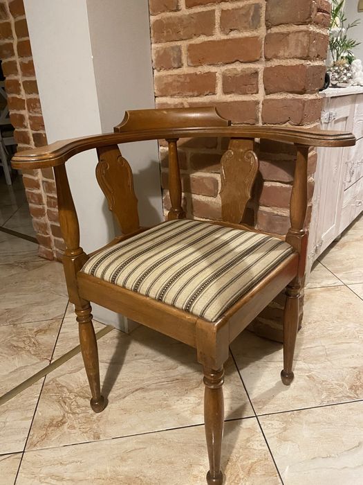 Antyczne Unikalne Narozne Krzeslo