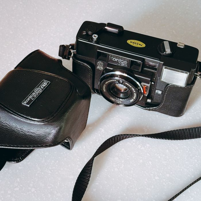 Konica C35AF плівковий фотоапарат