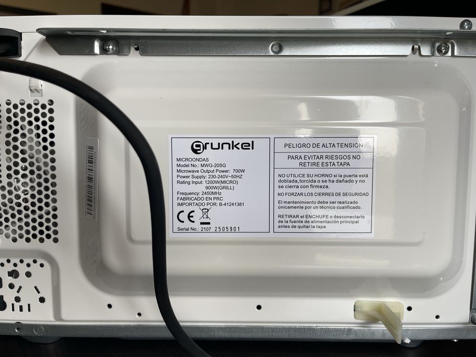 Micro-ondas Grunkel MWG-20SG com Grill - Estado Impecável