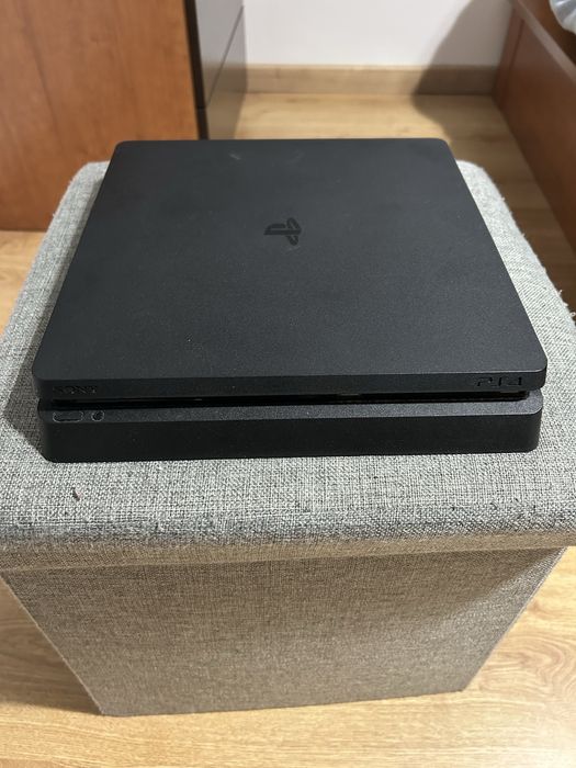 Consola PlayStation 4 com 1T e jogo incluído