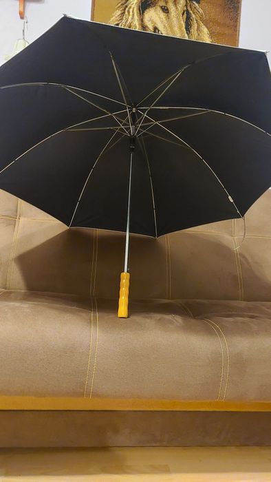 Duży srebrny parasol