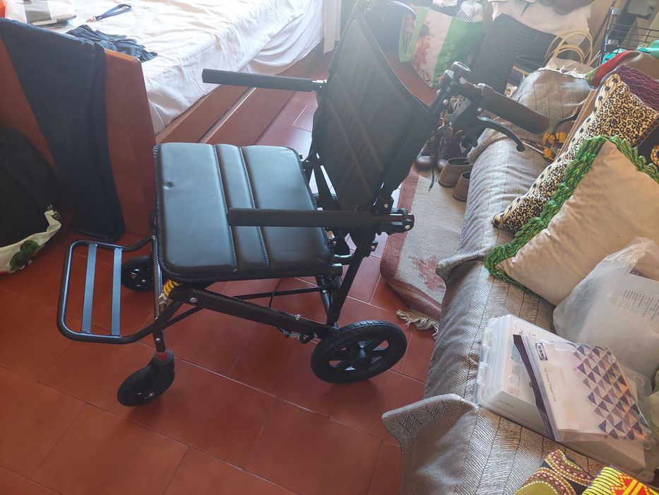 Cadeira de rodas desdobrável