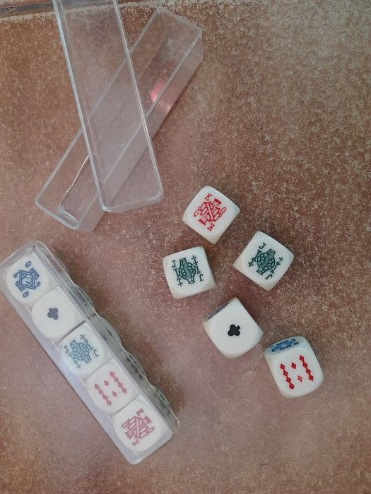 Dados de Poker Novos com caixa - completo - 5 dados