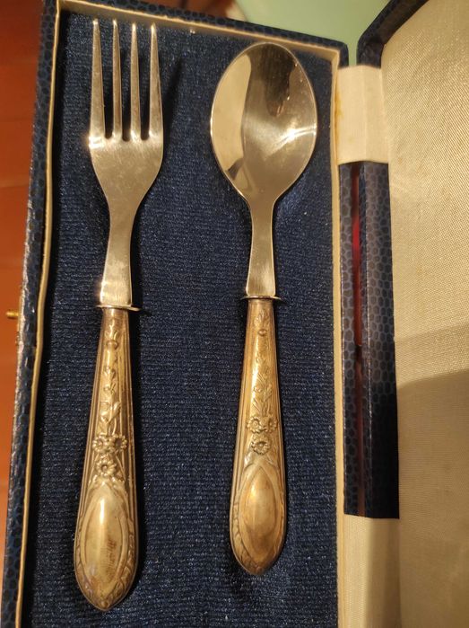 Talheres antigos – Garfo e colher em caixa original