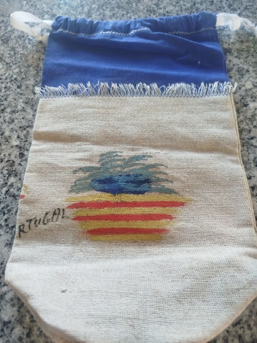 Saco pequeno para pão ou lanche.