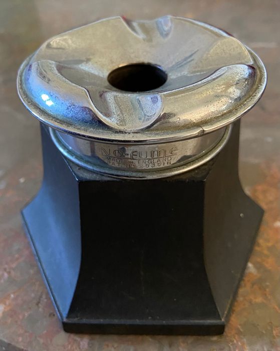 Cinzeiro deco no-fume made in england pat. nº 253518