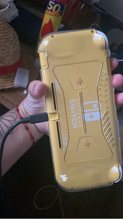 Nintendo Switch Lite Amarela