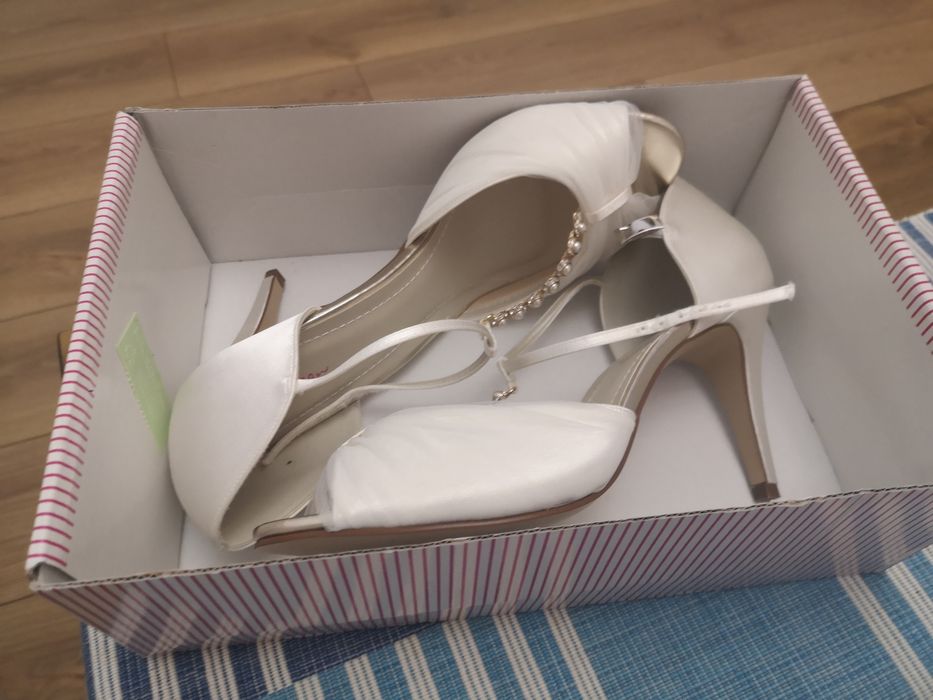 Buty ślubne czółenka satynowe z tiulem białe panna młoda