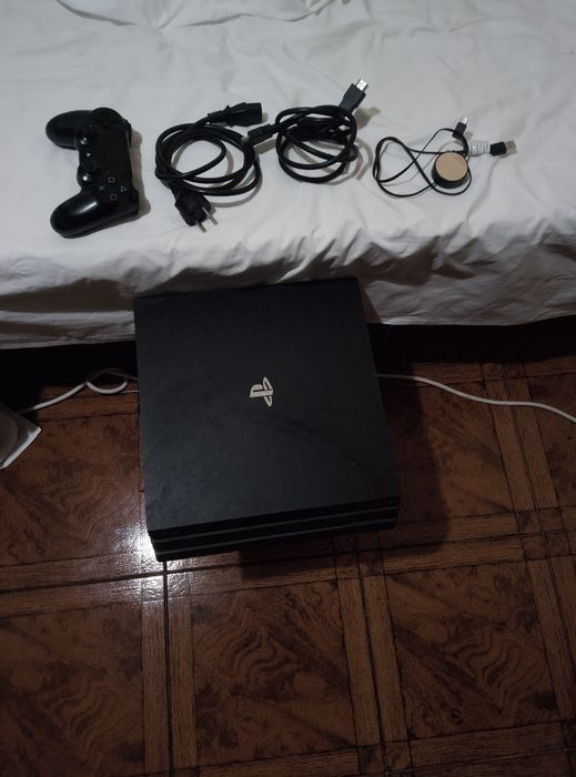 PS4 Pro 1tb, 1 controller, 1 HDMI