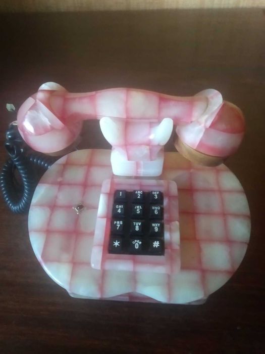Телефон из камня