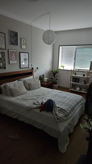 Quarto para 1 pessoa 350,00 mais despesas.