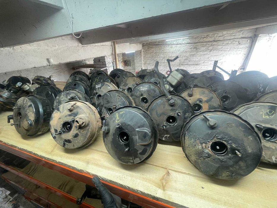 Вакуумний підсилювач гальм тормозів Nissan Navara D40. Pathfinder R51