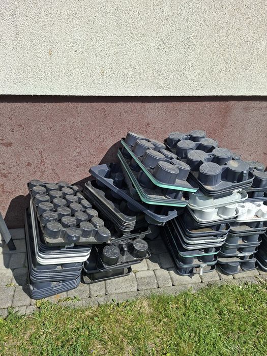 Paletki ogrodowe plastikowe na doniczki