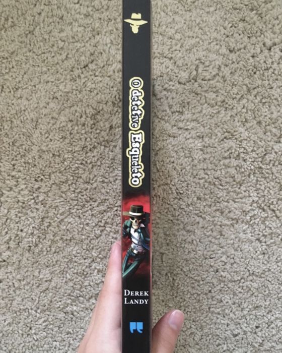 livro “O detetive Esqueleto: Dias Negros” de Derek Landy