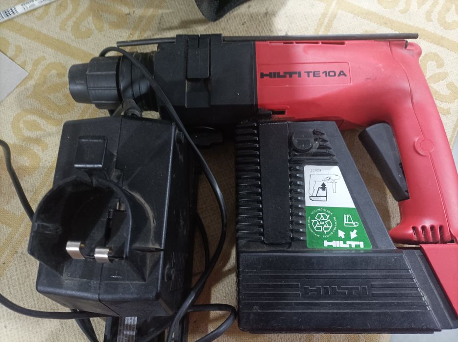 Hilti акумляторний