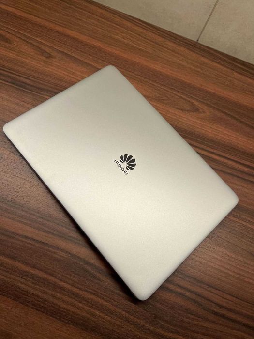 Huawei MateBook Ryzen 5 2500/8 GB RAM/256GB SSD – stan bardzo dobry
