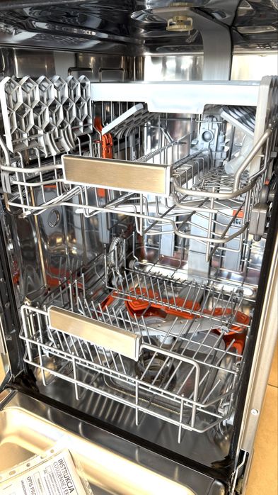 Zmywarka Ariston HOTPIONT 45 cm  HSFO3T223WCX