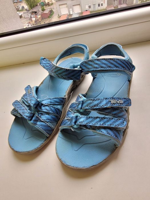 Босоніжки,сандалі teva для дівчинки