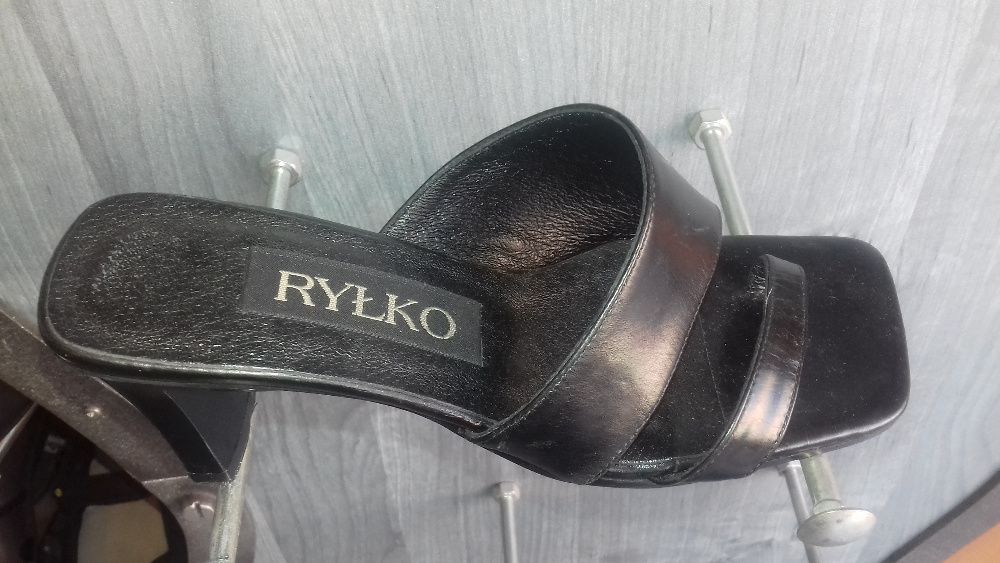 Ryłko klapki czarne słupek klocek 35 36 skóra