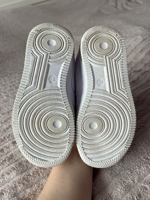 Кросівки , кеди  білі на дівчинку 29 р Nike