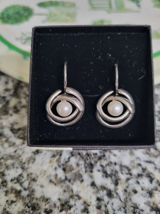 Brincos de prata com pérolas