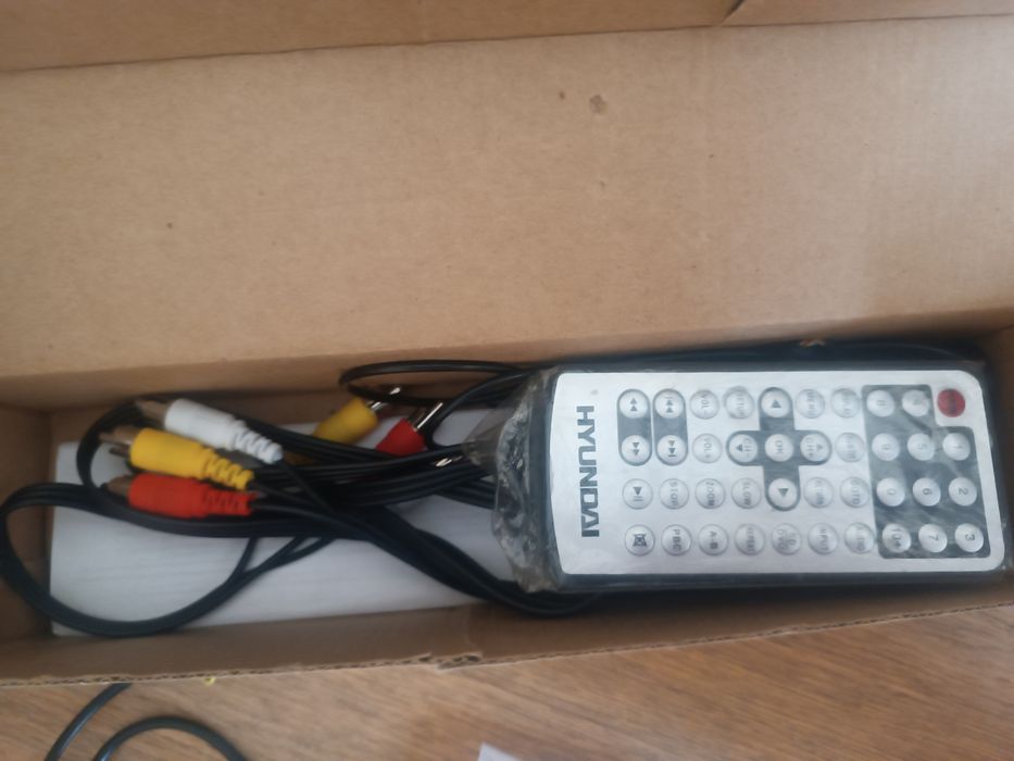 Портативний DVD плеєр HYNDAI 9.5" PDP498SUATV
