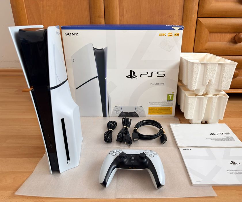 PS5 Slim z Napędem Zestaw