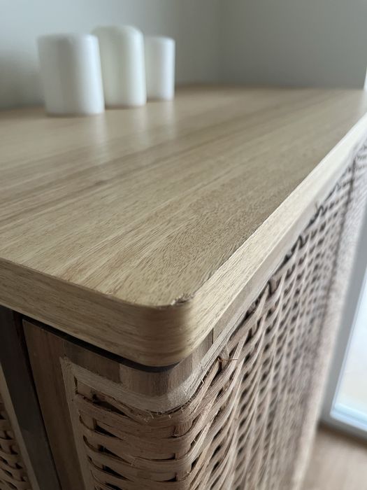 Armário IKEA FRYKSAS em Rattan – Muito Bom Estado